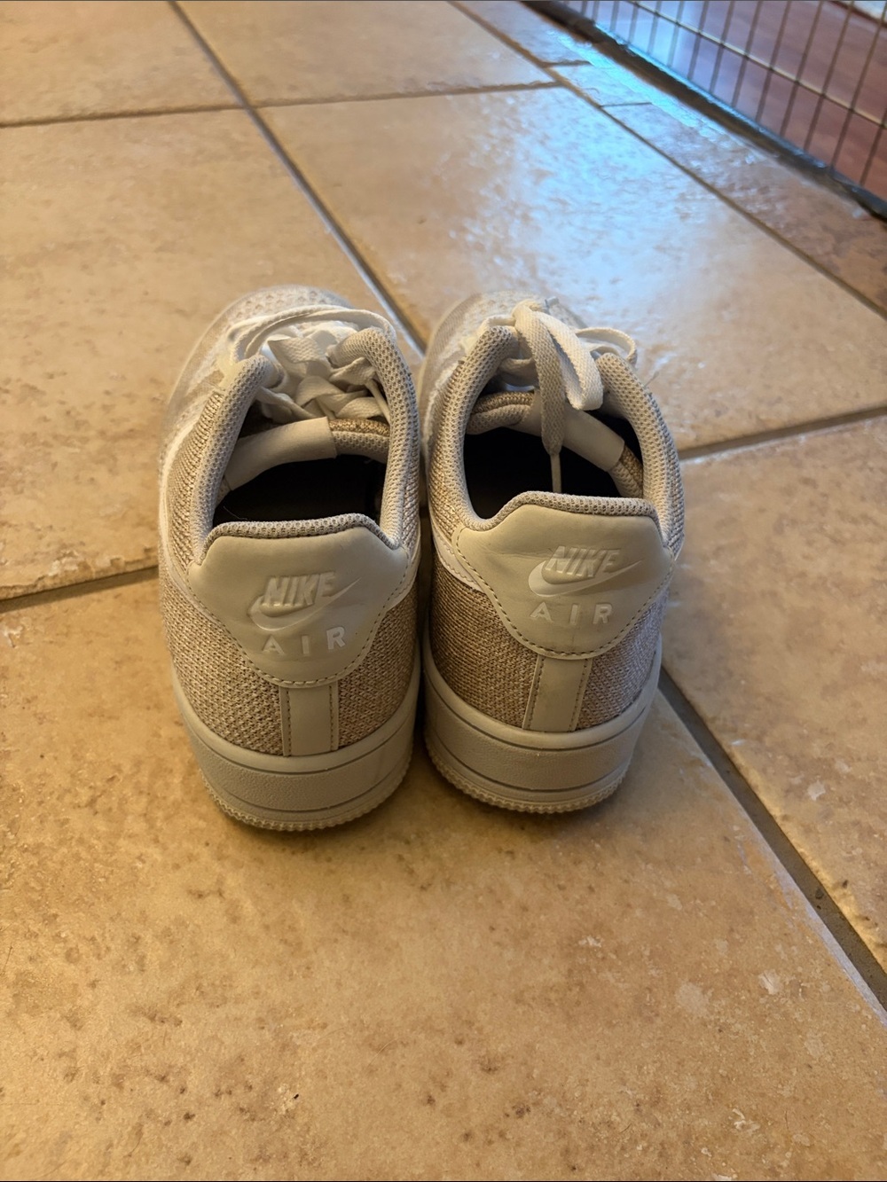 Men’s Nike Air Force 1 Flyknit 2.0
Light Bone - Picture 4 of 7
